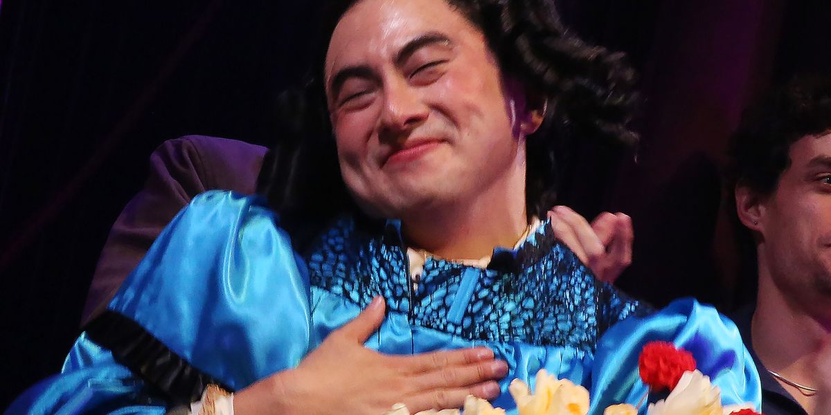 Photos: Bowen Yang Takes First Bows OH, MARY! Photos: Bowen Yang Takes First Bows OH, MARY!