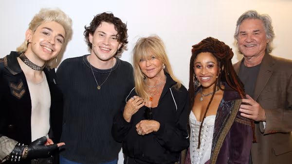 Photos: Goldie Hawn & Kurt Russell Visit Backstage at THE LOST BOYS Photo