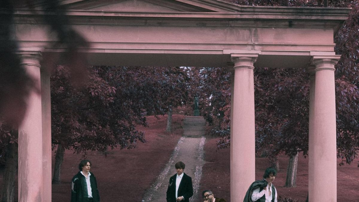 Photos: Howells Release FADE INTO BEING PT. 2 Album
