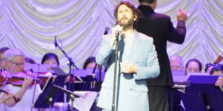 Photo Review: Josh Groban  Stage, Screen, and Symphony tour Photo