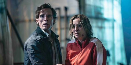 Photos: Kaley Cuoco and Sam Claflin in First-Look at MGM+ Series VANISHED Photo