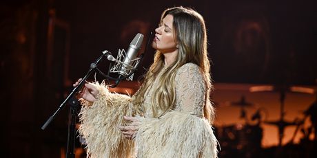 Photos: Kelly Clarkson Kicks Off 'Studio Sessions' Las Vegas Residency Photo