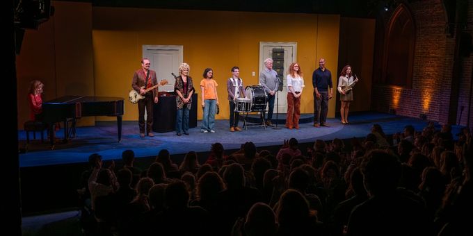 Photos: Aubrey Plaza Shines at LET'S LOVE! Opening Night Photos