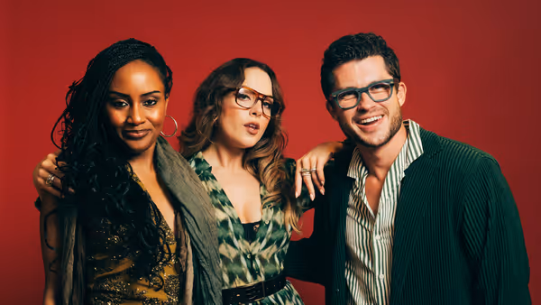Exclusive: LITTLE SHOP OF HORRORS Alumni Strike Pose to Celebrate Milestone Run Photo