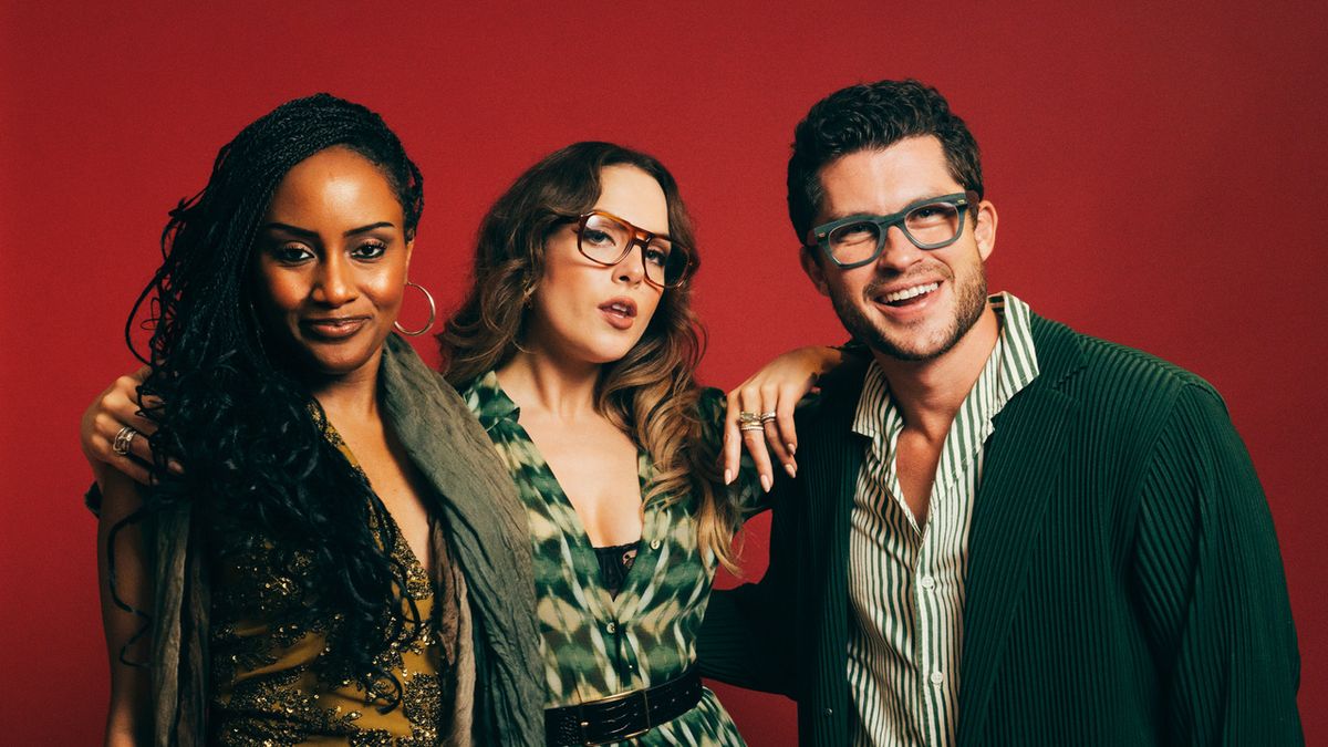 Exclusive: LITTLE SHOP OF HORRORS Alumni Strike Pose to Celebrate Milestone Run Exclusive: LITTLE SHOP OF HORRORS Alumni Strike Pose to Celebrate Milestone Run