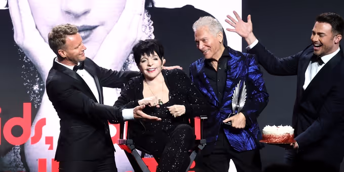 Photos: Liza Minnelli Surprises the Audience at the GLAAD Media Awards Photos