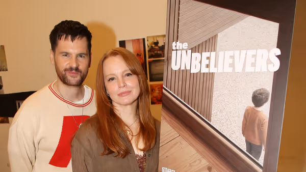 Photos: The Cast of Manhattan Theatre Club's THE UNBELIEVERS Meets the Press Photo