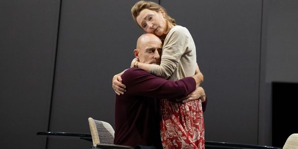 Review Roundup: Mark Strong and Lesley Manville Star in OEDIPUS on Broadway