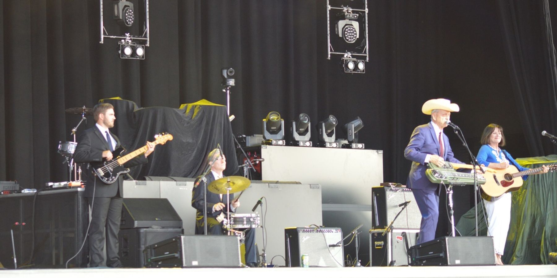 Photo Review: Mary Kutter and Junior Brown, Special Guest for  Hank Williams, Jr.