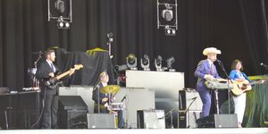 Photo Review: Mary Kutter and Junior Brown, Special Guest for  Hank Williams, Jr.