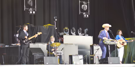 Photo Review: Mary Kutter and Junior Brown, Special Guest for  Hank Williams, Jr. Photo