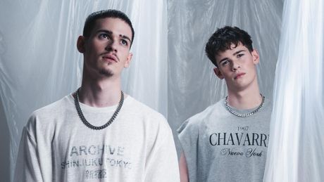 Photos: Max & Harvey Release 'Overthinking' Ahead of IN A DECADE UK Tour Photo
