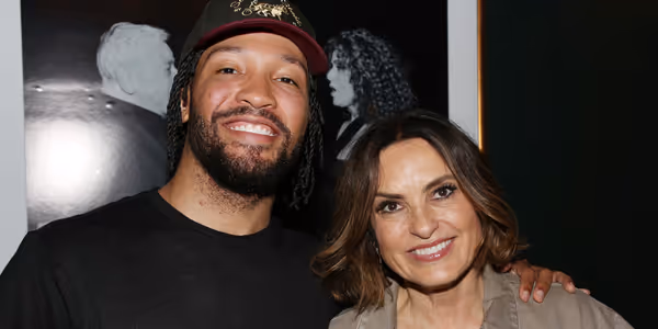 Photos: Jalen Brunson Visits Mariska Hargitay at EVERY BRILLIANT THING Photo