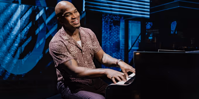 Photos: First Look at Ne-Yo in HELL'S KITCHEN Photos