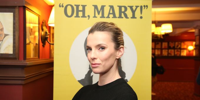 Photos: Betty Gilpin Meets the Press Ahead of Run in OH, MARY! Photos