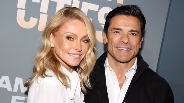 Photos: On the Opening Night Red Carpet for OTHER DESET CITIES Photo