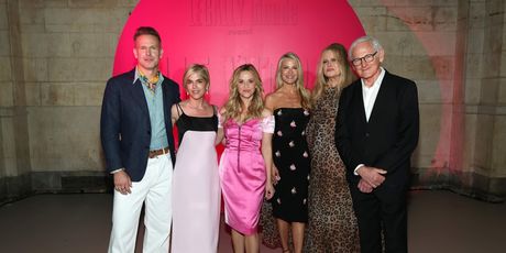 Photos: Reese Witherspoon, Victor Garber & More LEGALLY BLONDE Stars Reunite for Anniversa Photo