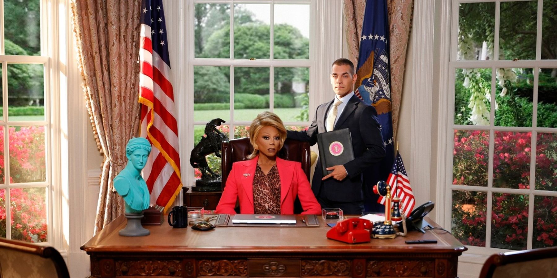 Photos: First-Look at RuPaul, Ginger Minj, & More in STOP! THAT! TRAIN!