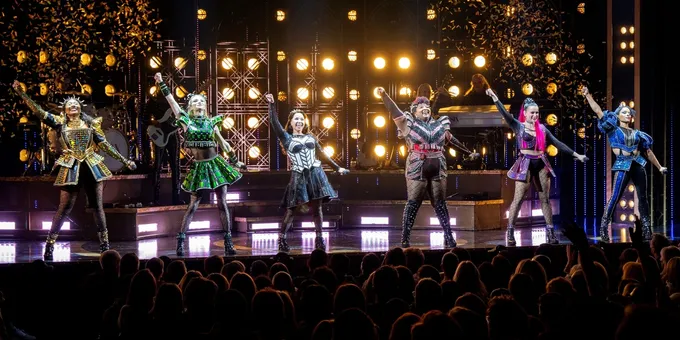 Photos: Dylan Mulvaney, Abigail Barlow, and the New Cast of SIX Take First Bows Photos