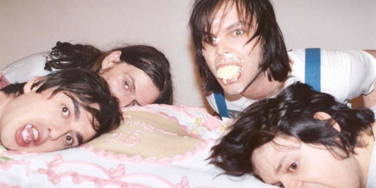 Photos: SUPERGRASS to Play Nine UK Shows in April-May 2027
