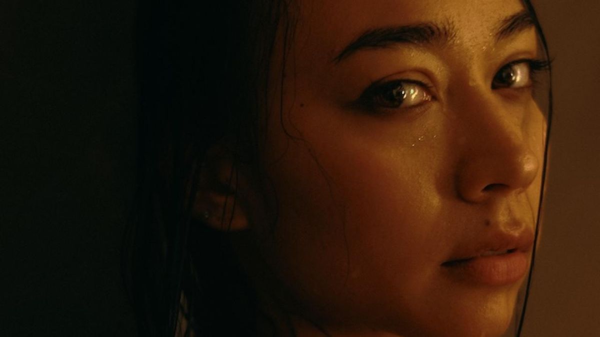 Photos: Saïna to Release HOTEL 555 EP with New Single 'Darkest Hours'