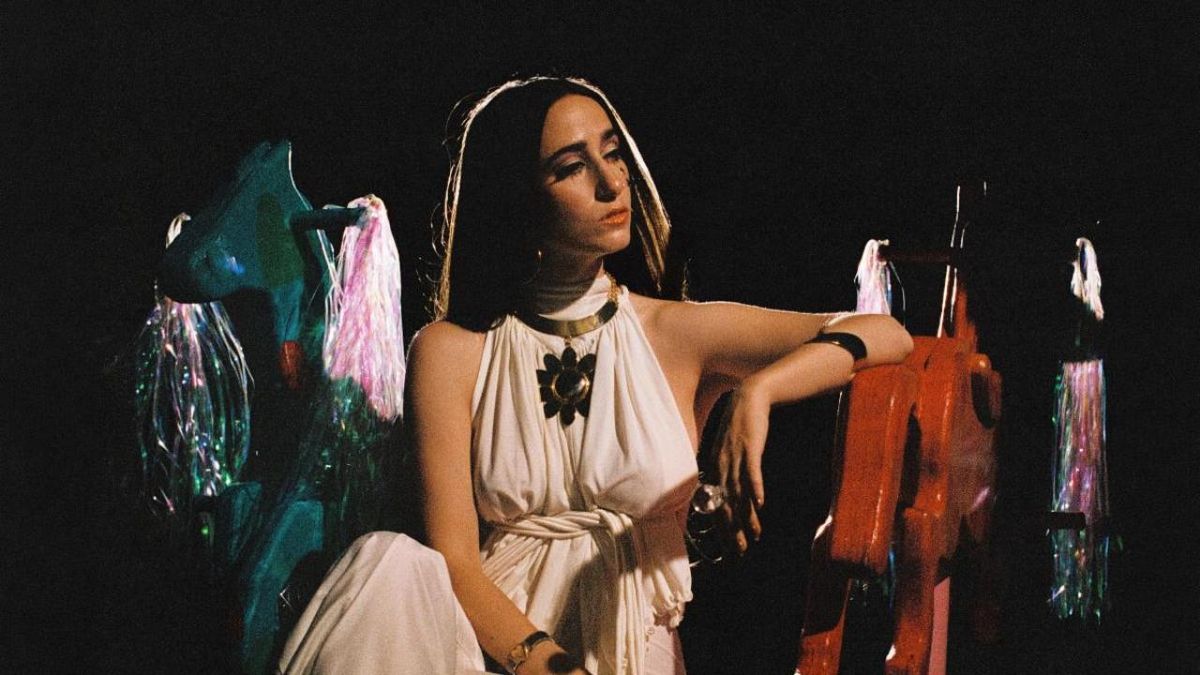 Photos: Singer-Songwriter Stacey Releases Psych-Pop Single UPSIDE DOWN MERRY GO ROUND