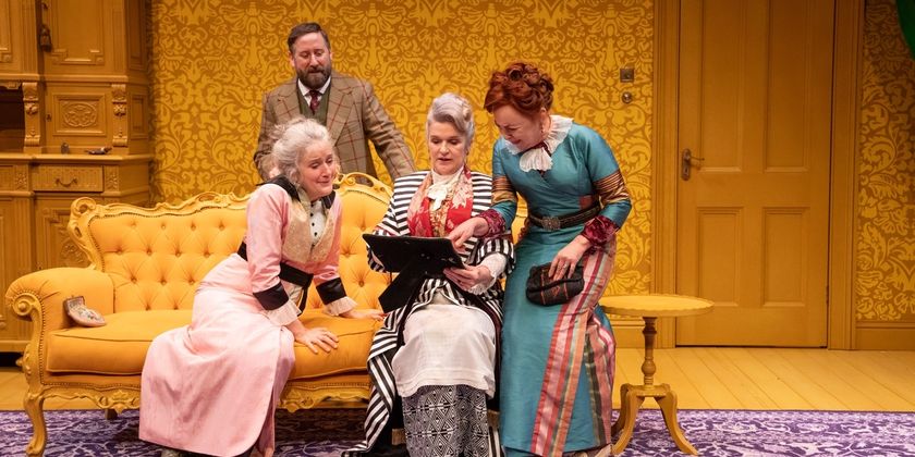 Photos: Siobhan Finneran, Samantha Spiro and More in WHEN WE ARE MARRIED Photo