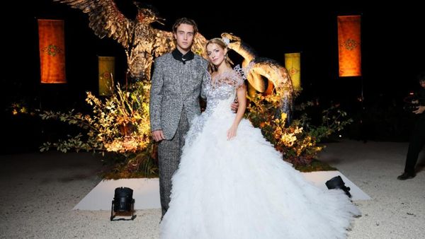Photos: THE HUNGER GAMES: SUNRISE ON THE REAPING Stars Attend Paris Fashion Exhibition