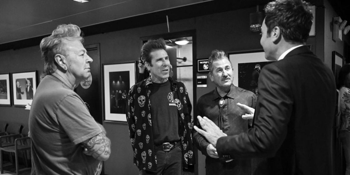 Photos: TONIGHT SHOW Recap: Michael Strahan, Chase Stokes, THE STRAY CATS Perform
