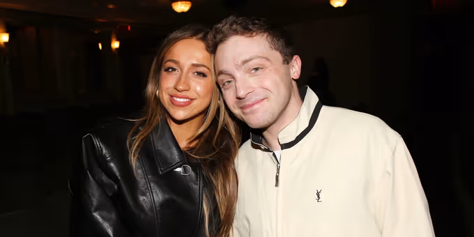 Photos: Tate McRae Visits Jake Shane at ALL OUT: COMEDY ABOUT AMBITION Photos