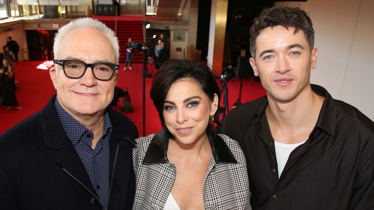 Photos: Lincoln Center Theater’s A FEW GOOD MEN Cast Meets the Press Photos: Lincoln Center Theater’s A FEW GOOD MEN Cast Meets the Press