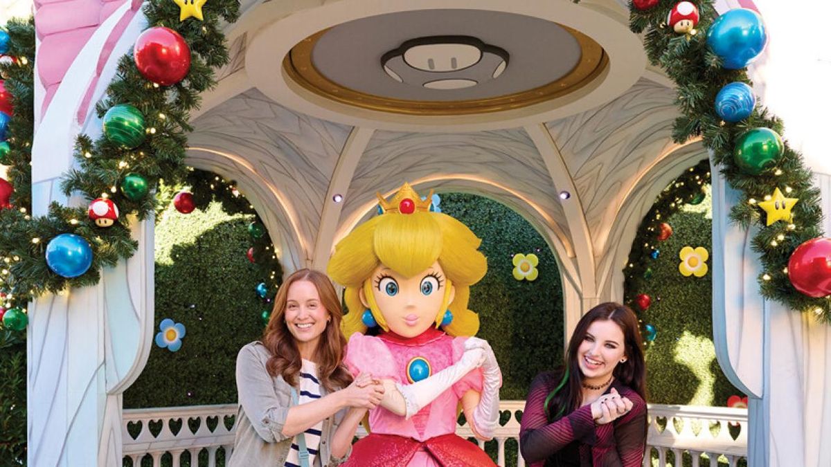 Photos: Universal Studios Hollywood Celebrates Holidays with GRINCHMAS and Harry Potter