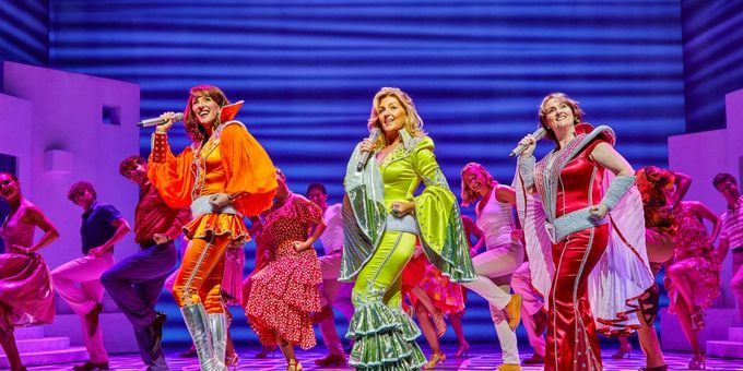 Photos/Video: First Look at the New Cast of MAMMA MIA! in the West End