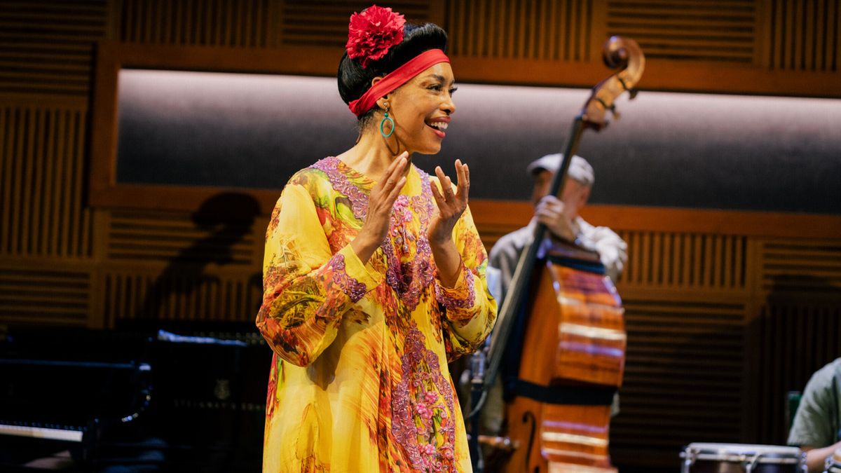 Photos & Video: Gina Torres Takes First Bow in BUENA VISTA SOCIAL CLUB on Broadway Photos & Video: Gina Torres Takes First Bow in BUENA VISTA SOCIAL CLUB on Broadway