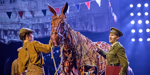 Photos: WAR HORSE Returns To National Theatre