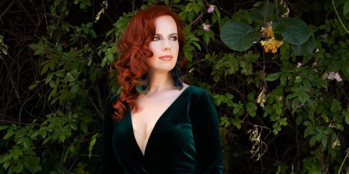Pippa Scott to Release 'Blue Christmas' This Week