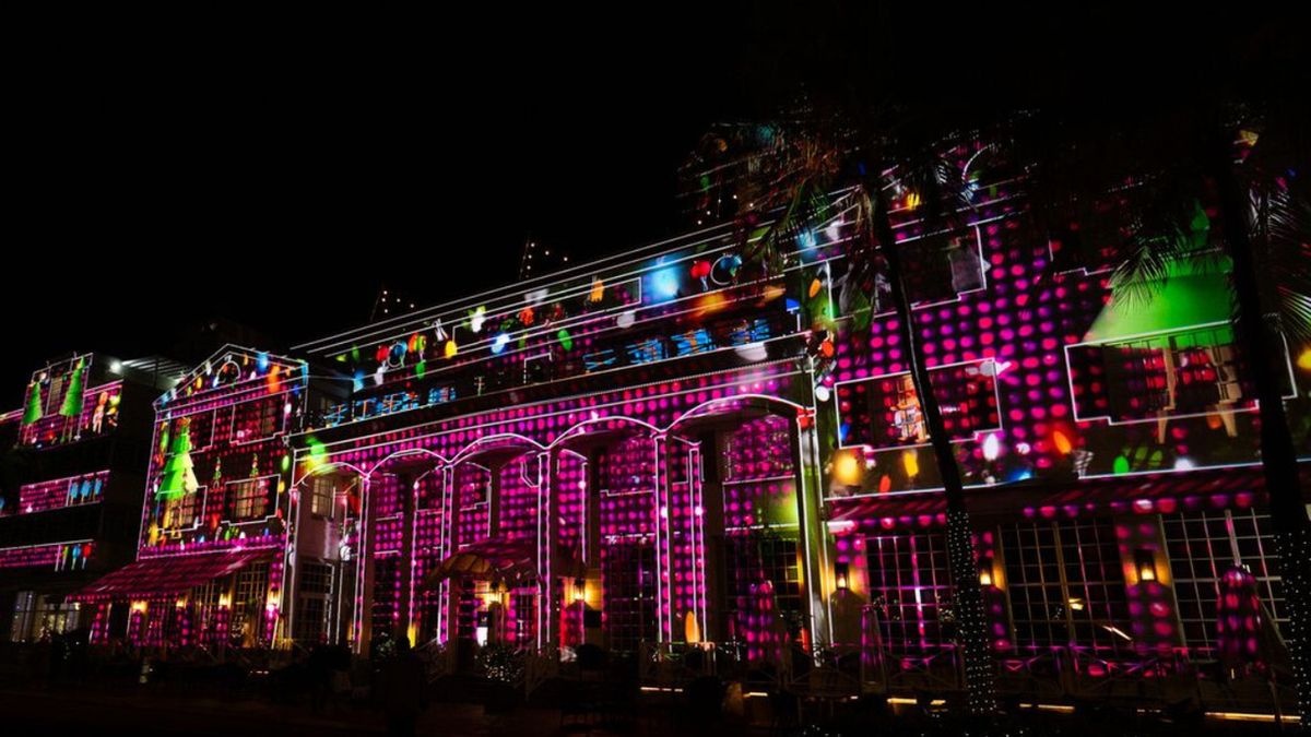 Projection Mapping Transforms Ocean Drive for Holiday Festival