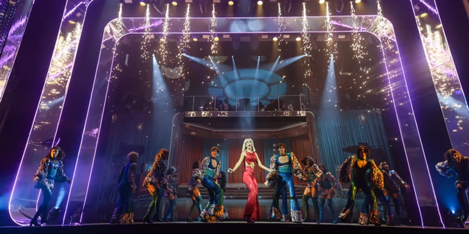 Aprovecha los descuentos de Black Friday en RAFFAELLA, EL MUSICAL  Image