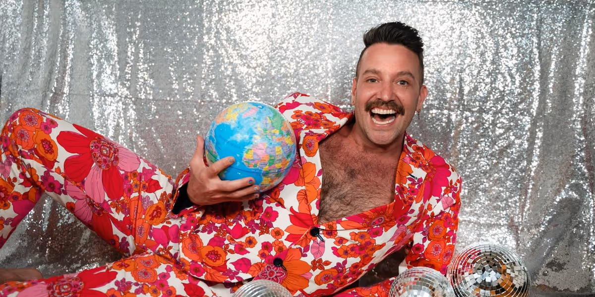 RAVI ROUND THE WORLD: AN INFLUENCER IN THE WILD Comes to The Green Room 42