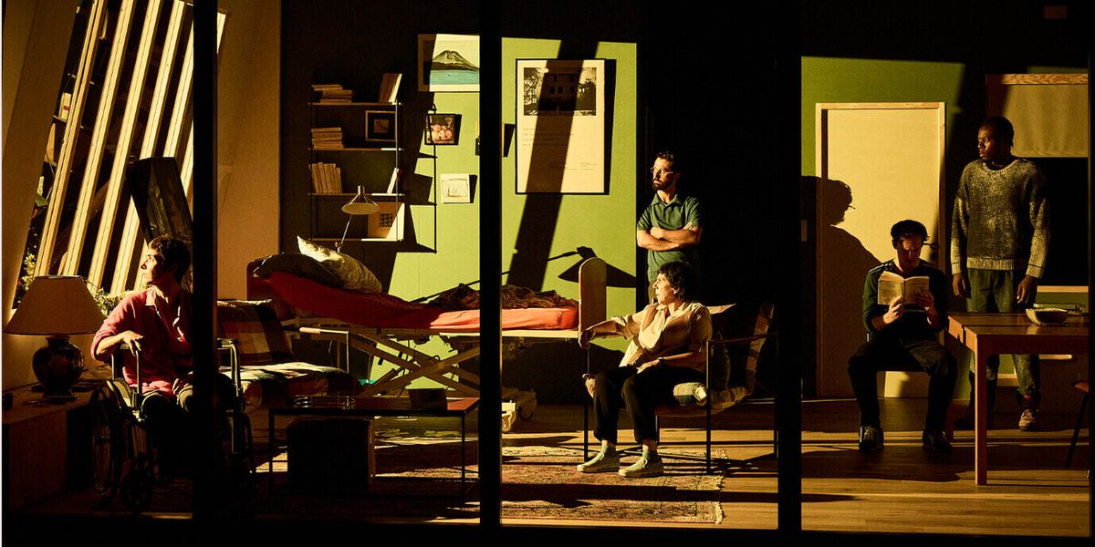 REVIEW: The Festival d'Avignon Presents L'HORS PRÉSENCE... By Tiphaine Raffier
