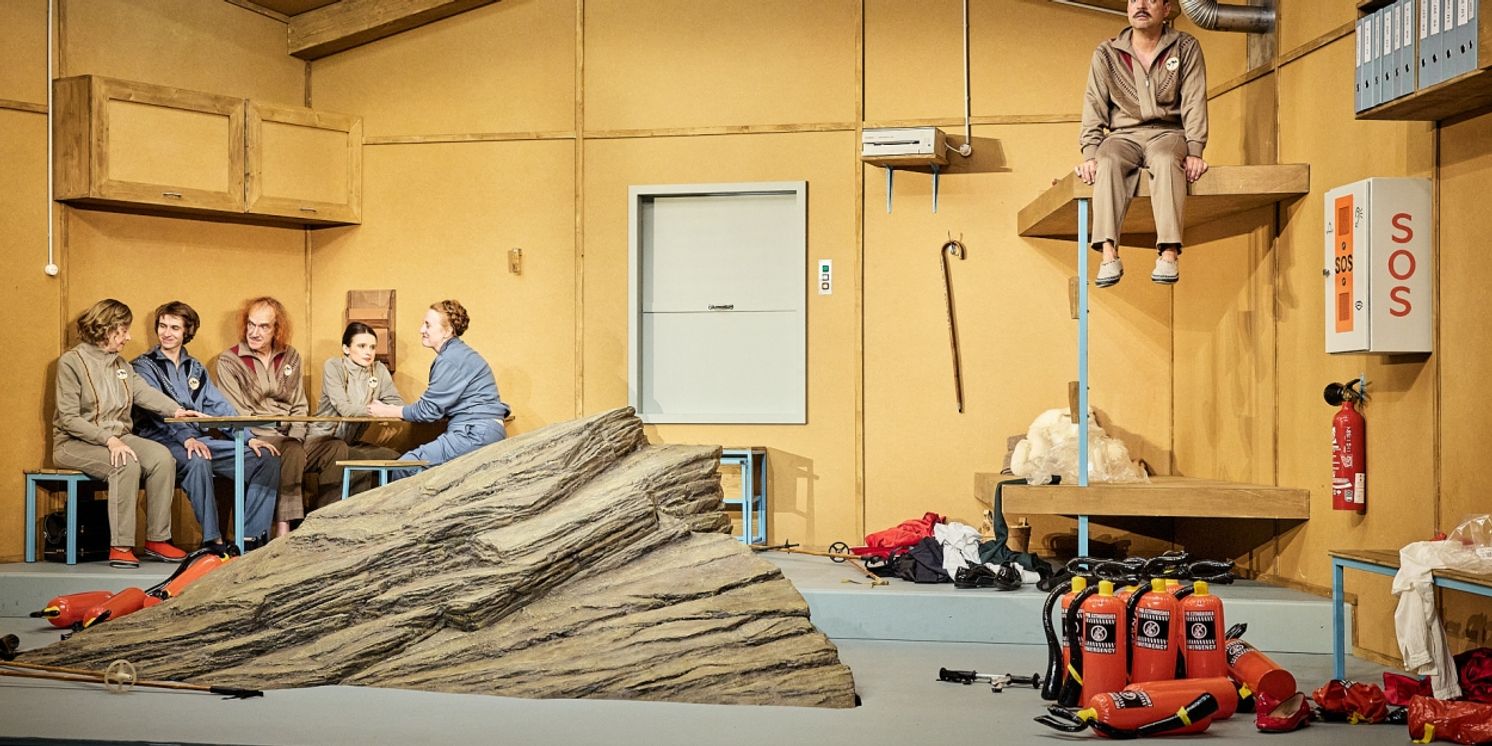 REVIEW: The Festival d'Avignon Presents LE SOMMET By Christoph Marthaler  Image