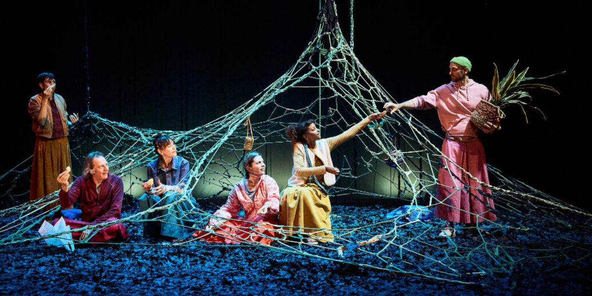 REVIEW: The Festival d'Avignon Presents NOUS OU LE PARADOXE DU HÉRISSON By Muriel Imbach