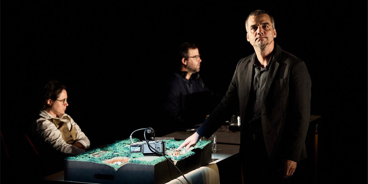 REVIEW: The Festival d'Avignon Presents UN PROCÈS By Christiane Jatahy and Wagner Moura