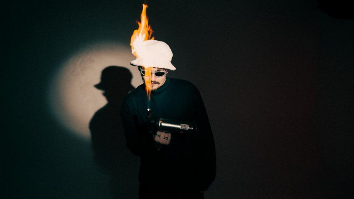 REYUS Releases Debut Album I'M LISTENING