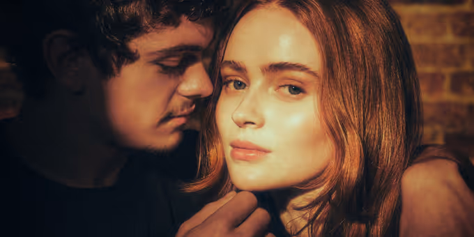 ROMEO & JULIET Starring Sadie Sink & Noah Jupe Extends Photos