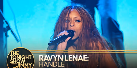 Ravyn Lenae Performs HANDLE on THE TONIGHT SHOW Photo
