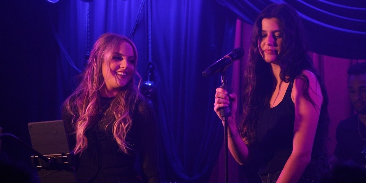 Review: Elizabeth Gillies Back us back to the 90s at The Laurie Beechman Theatre