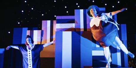 Review: A CHRISTMAS CAROL, Platform Photo