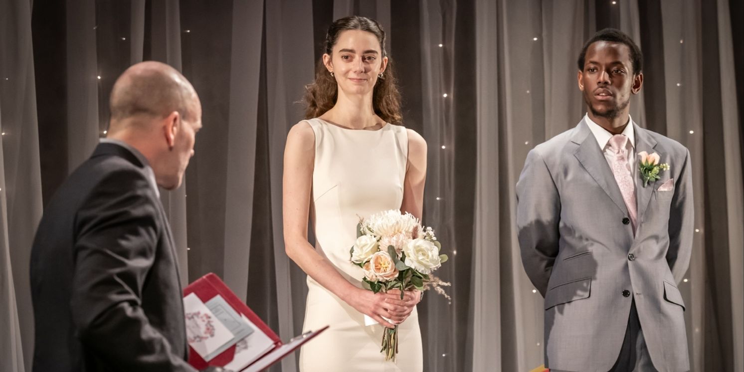 Review: A MIRROR, Almeida Theatre  Image