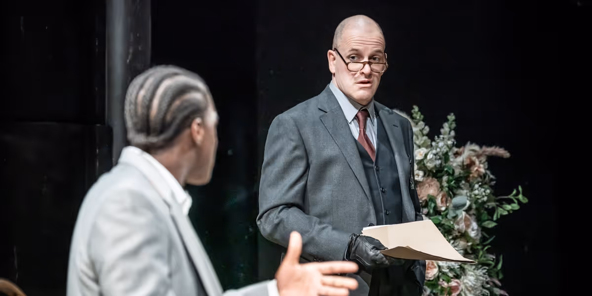 Review: A MIRROR, Trafalgar Theatre